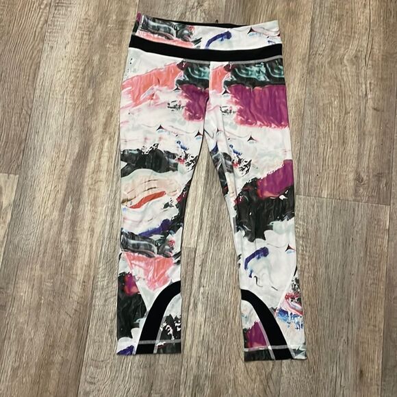 Lululemon Run Crop Legging size 4 Inspire Multi Pigment Wave - Picture 1 of 6